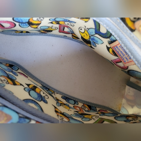 (1359) ABSOLUTELY STUNNING~  Dooney & Bourke Vintage Bee Print Tote - Picture 5 of 10